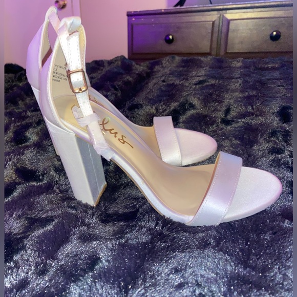 Lulus - Taylor Ivory Satin Ankle Strap Heels - Size 5 - NWOT - Picture 4 of 9